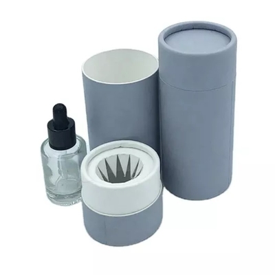I tubi di cartone cosmetici delle bottiglie profumano i contenitori d'imballaggio di cilindro con l'inserzione di carta